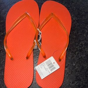Woman’s size 9 Envision studio flip flops
